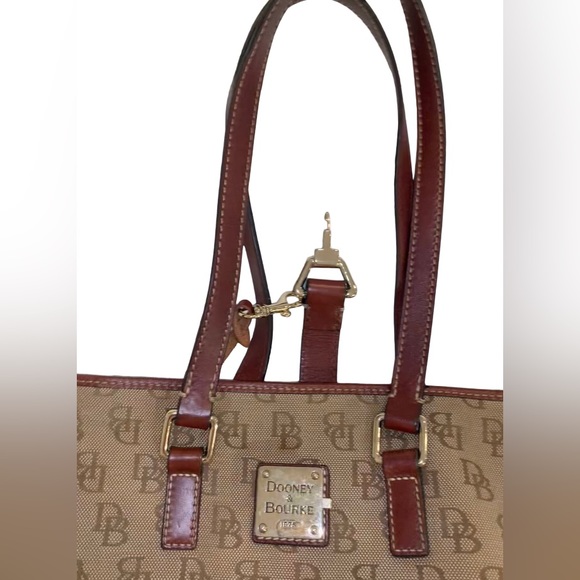 DOONEY & BOURKE logo Bucket tote purse - Picture 7 of 17
